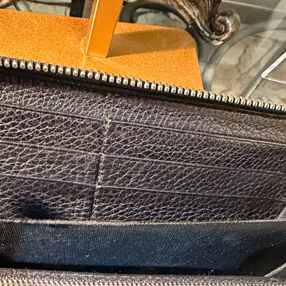 Gucci Shiny Black Leather Zip-Around Wallet - Picture 5 of 8